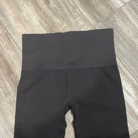 SPANX Look At Me Now Leggings Very Black Color size small - Picture 6 of 6